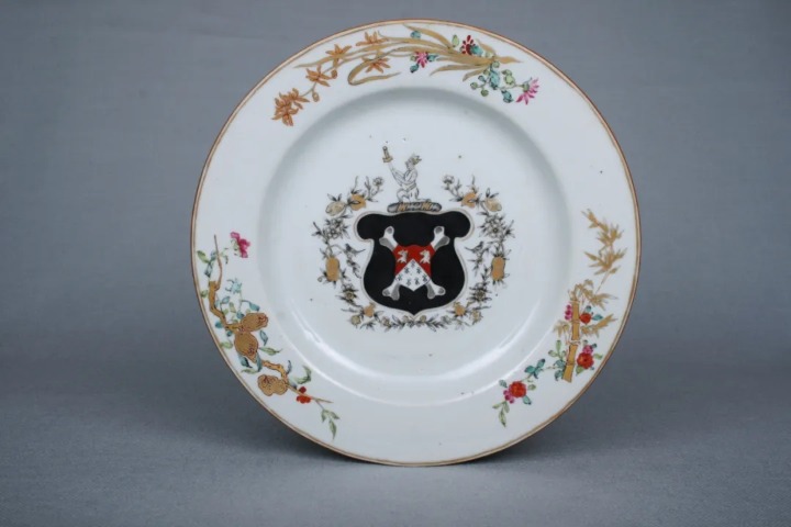 Exquisite armorial porcelain on display in Henan