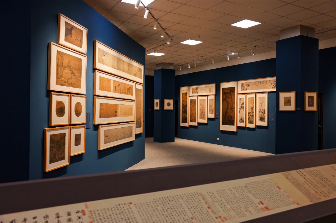 Priceless Chinese paintings on display in Inner Mongolia