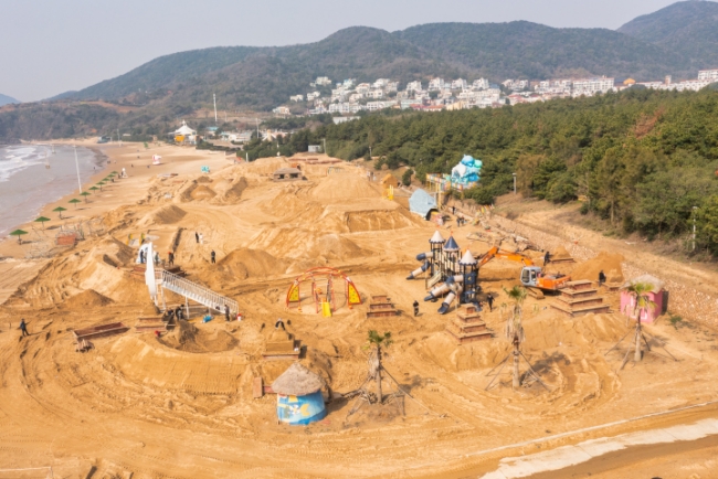Zhoushan creates sand sculptures for 25th China International Sand Sculpture Festival