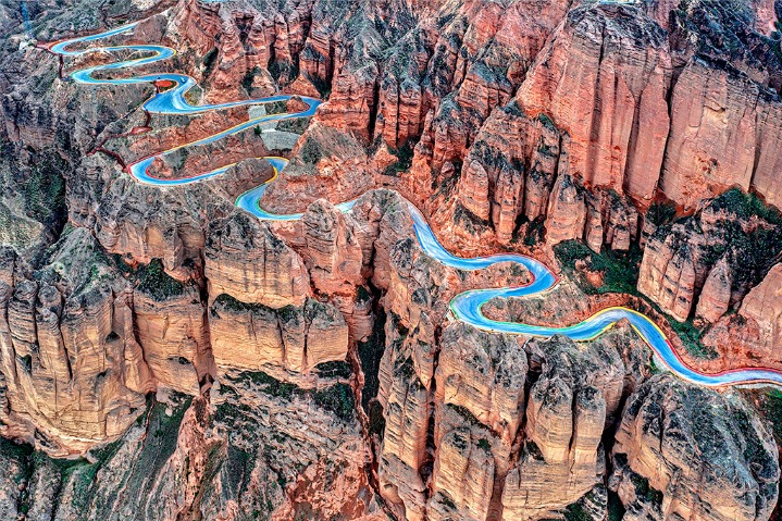 ‘Giant dragon’ lies within the Yellow River Stone Forest