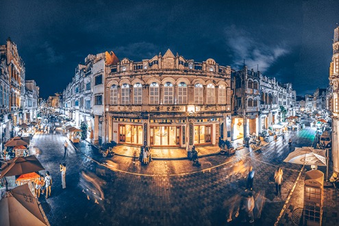 Beautiful night view of Zhongshan Road in Haikou
