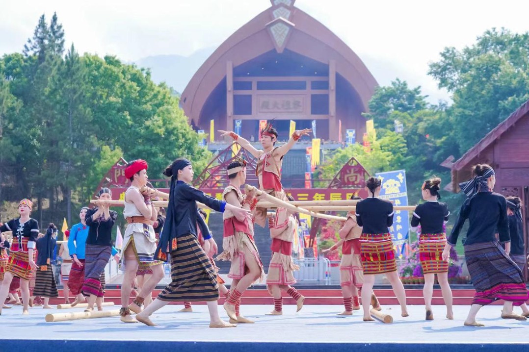 Vibrant ethnic festival unfolds across Hainan
