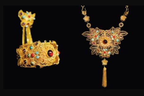 Jewelry designer lights up London with filigree inlay pieces