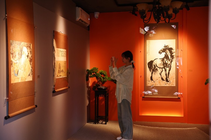 Chongqing exhibition accentuates paintings by Xu Beihong and his wife Liao Jingwen