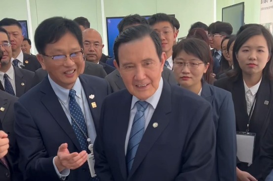 Ma Ying-jeou and Taiwan youths visit drone maker DJI in Shenzhen