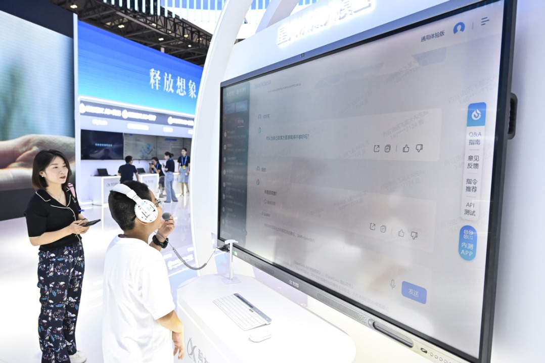 Smart translator boosts trade at Canton Fair