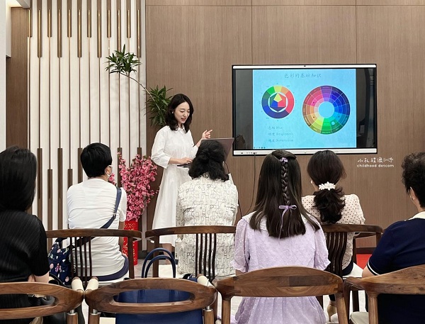 Kong Cheng tells the stories of Chongqing through textile丨Faces