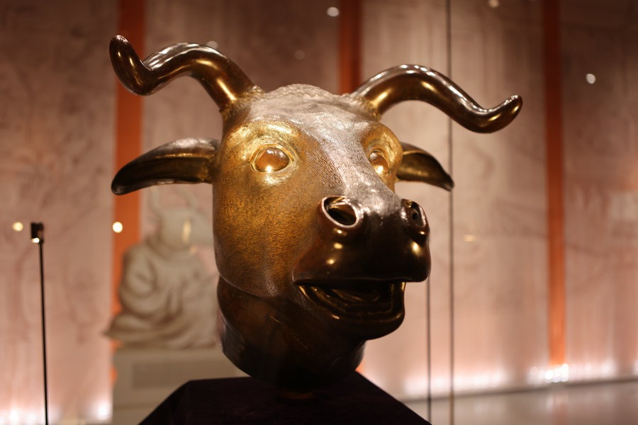 Exhibition unveils reunited bronze zodiac animal heads in Yungang Grottoes