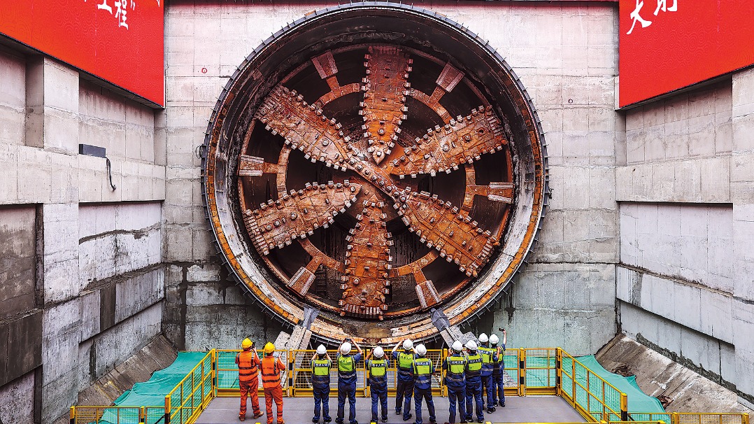 New undersea tunnel sets record