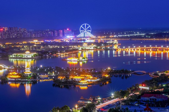 Stunning night view of Dongchang Lake in Shandong
