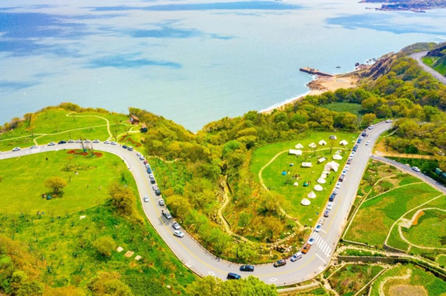 Exploring Zhoushan's coastal roads