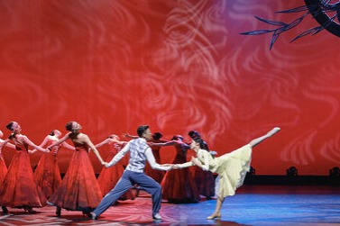 Ballroom dance spectacle honors acclaimed architect