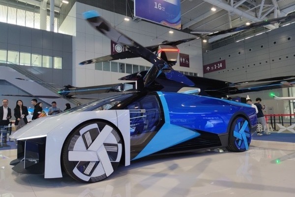Flying car maker plans to take orders this year