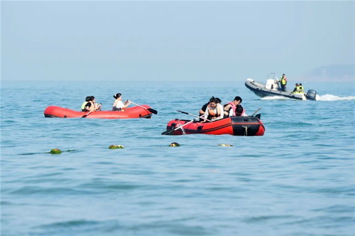 Stroll through golden beaches in Qingdao