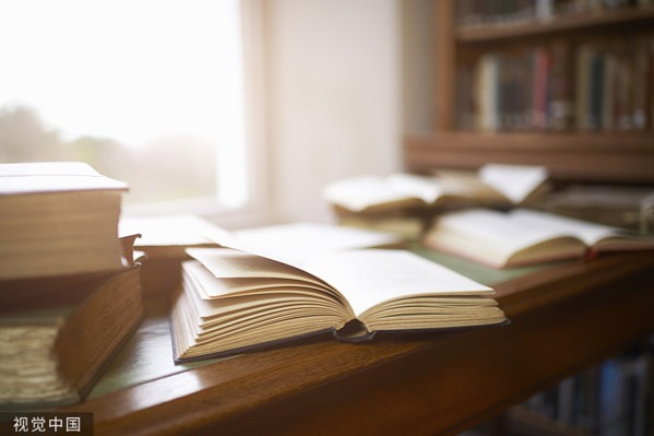 Award honors foreigners for facilitating exchanges