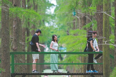 Scorching heat sees people opt for cooler destinations