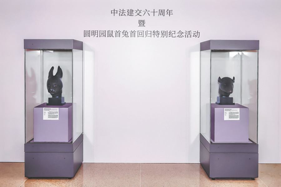 Fashion chief shows how art brings people together