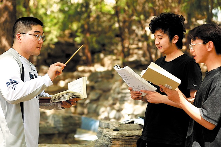 Passion for opera bridges Taiwan Strait