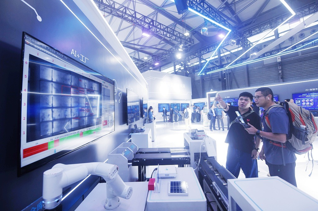 China's software, IT service industry sees double-digit growth in revenue, profits