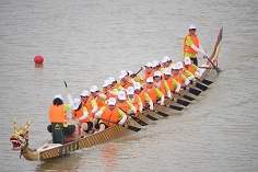 Maonan holds its 1st dragon boat invitational championship