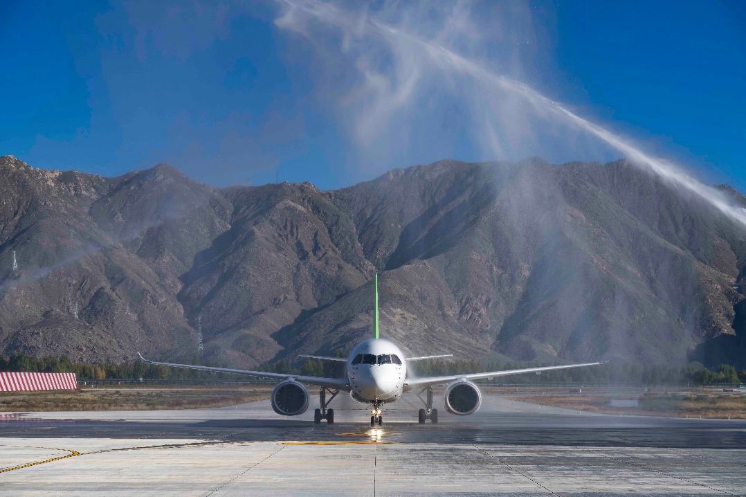 C919 lands at Lhasa for first time