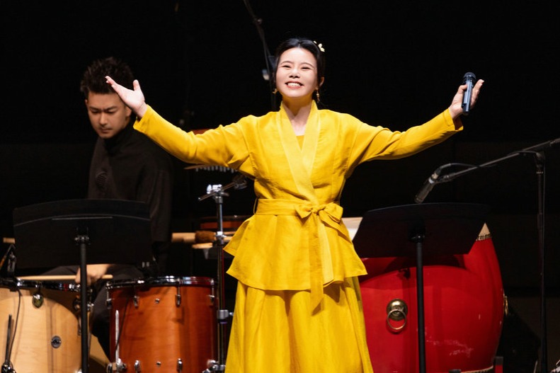 Gong's songs capture China