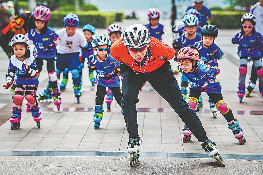 China Focus: China seeks balance of books and sports for children's fitter future