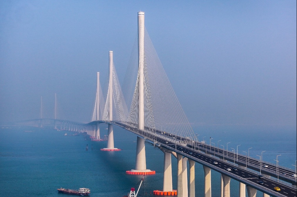 The Huangmaohai cross-sea passage opens to traffic