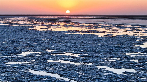 Ice floes enter prime viewing period in Bayannuur