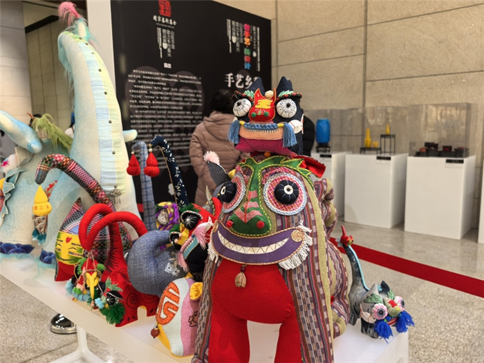 Shandong handcrafts shine in Beijing