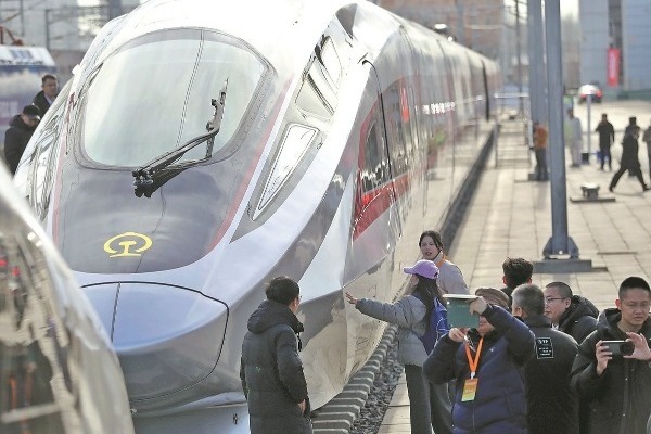 China's operating high-speed railway to hit 60,000 km by 2030