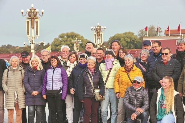 Beijing opens airport service counters for foreign travelers