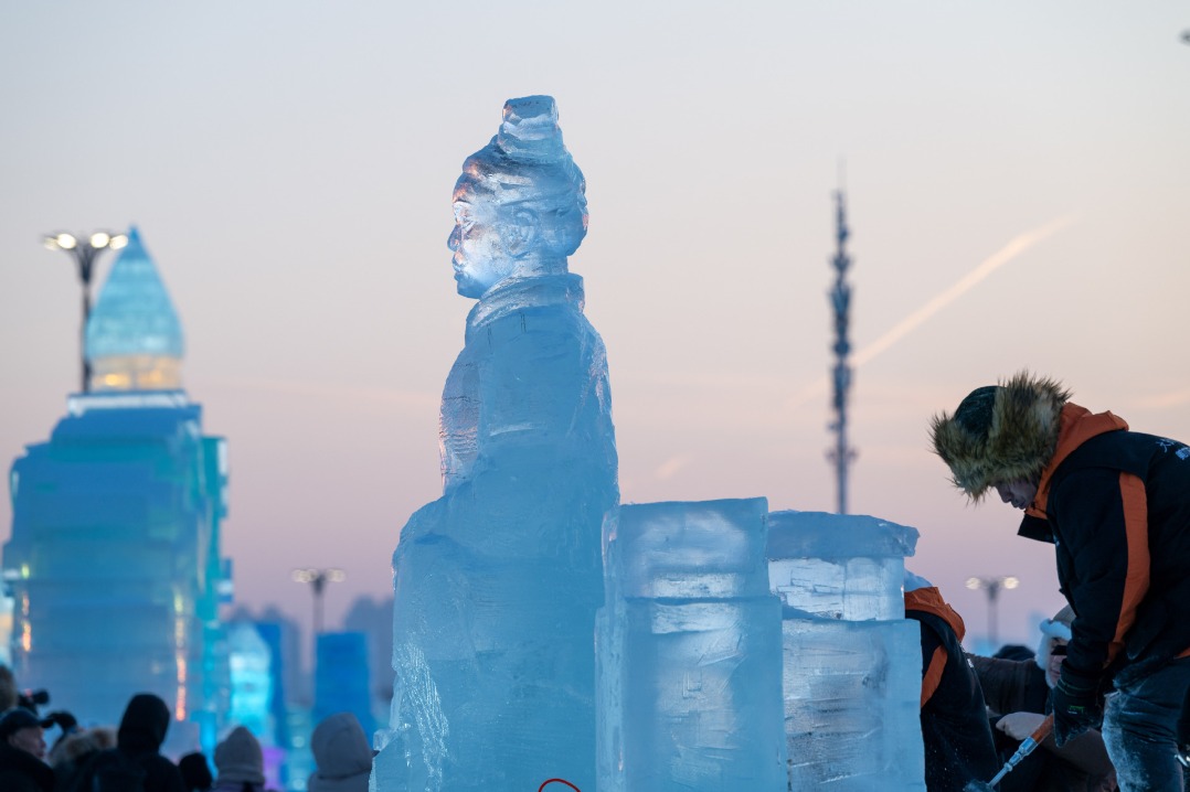 World's largest ice-snow theme park attracts 1 million visitors in 20 days