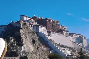 Thai visitor awed by first journey to Potala Palace in Lhasa, Xizang