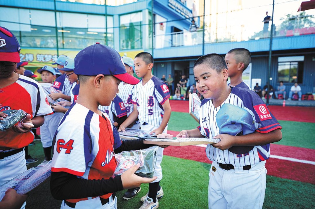 Baseball serves as a bridge between island, Fujian