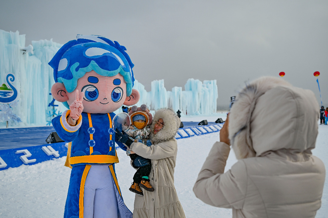 Xinjiang sets new tourism record with 300m visits this year