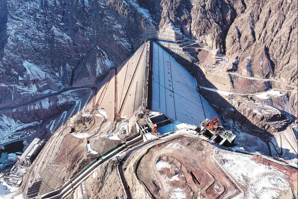 Dashixia dam project capped in Xinjiang