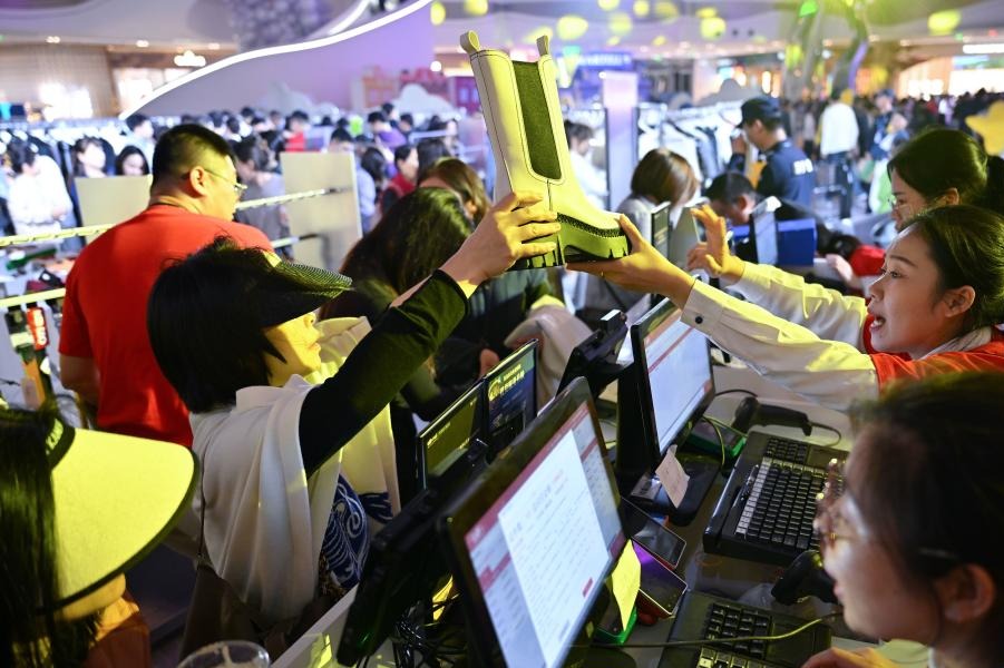 Surging number of foreign tourists enter Hainan visa-free in 2024