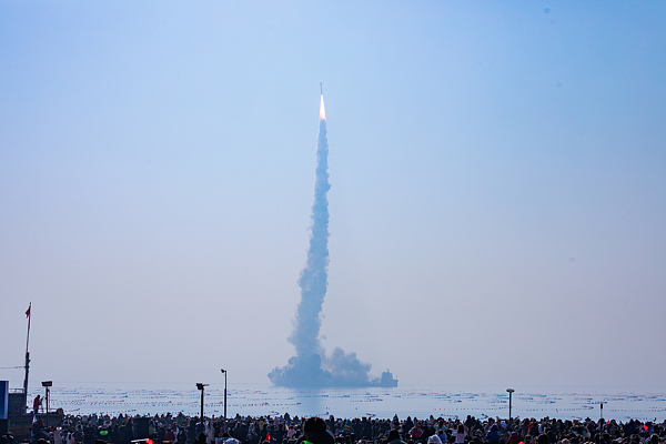 China's Smart Dragon 3 rocket launches satellites from sea