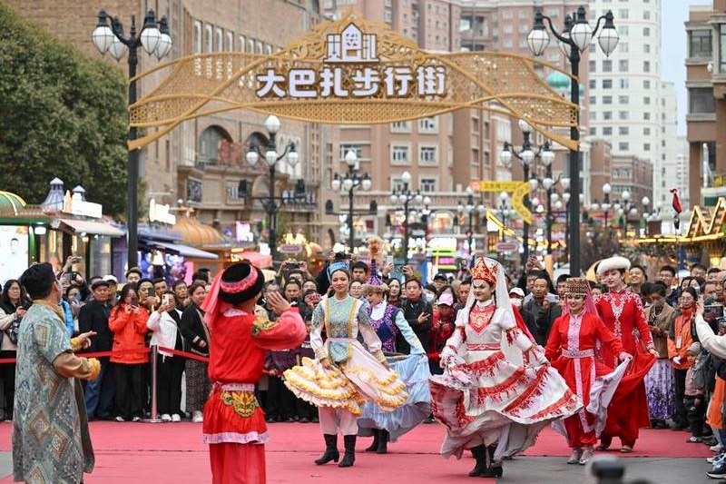 Xinjiang's development path aligned with Hong Kong, Macao initiatives