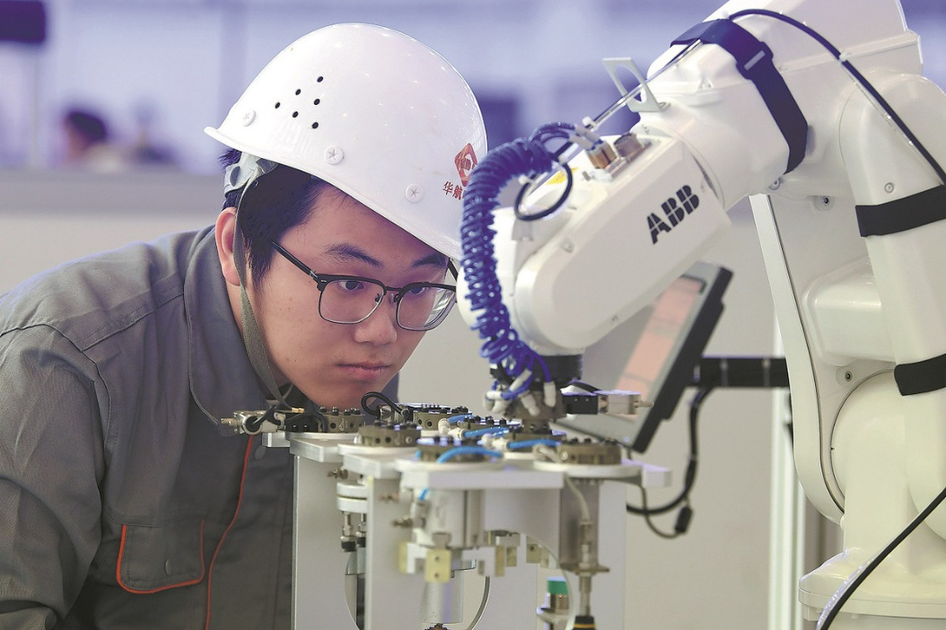 China to strengthen skilled workforce cultivation to promote economic transformation