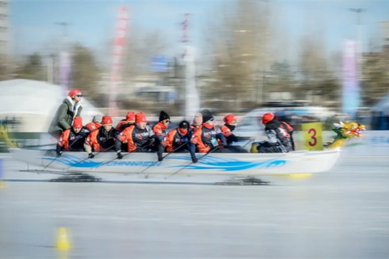 Global elites gather for ice dragon boat championship in Xiliin Gol