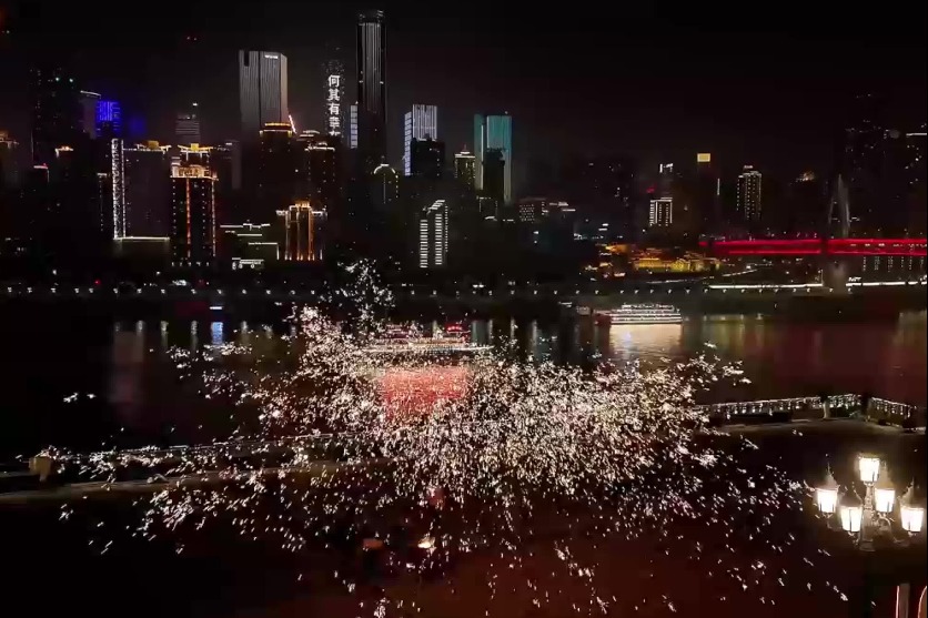 Fire pot show warms up Chongqing ahead of Spring Festival