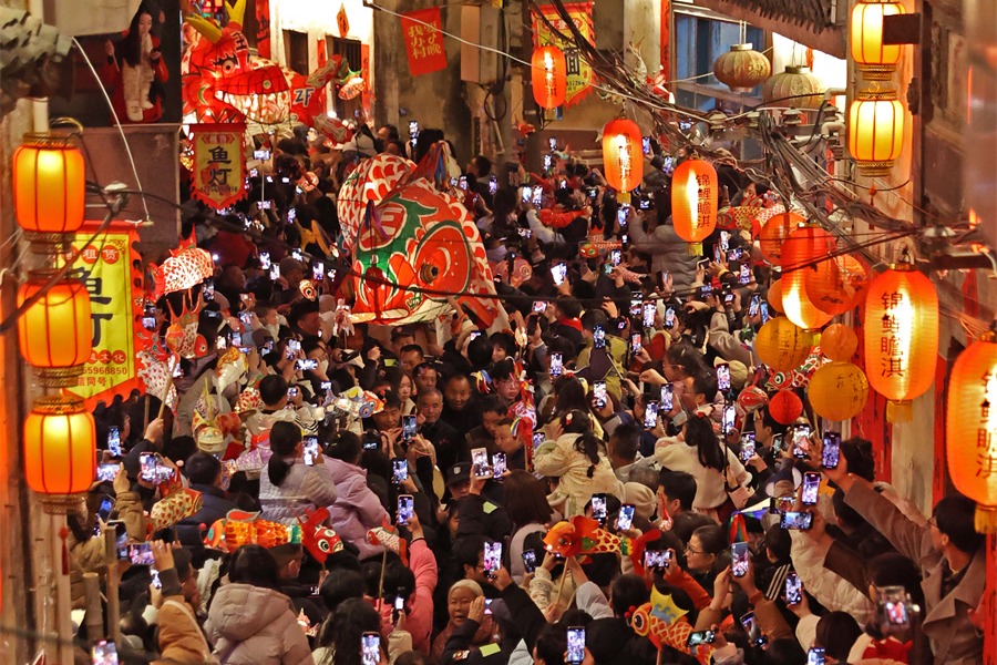 Spring Festival sees record travel surge across China