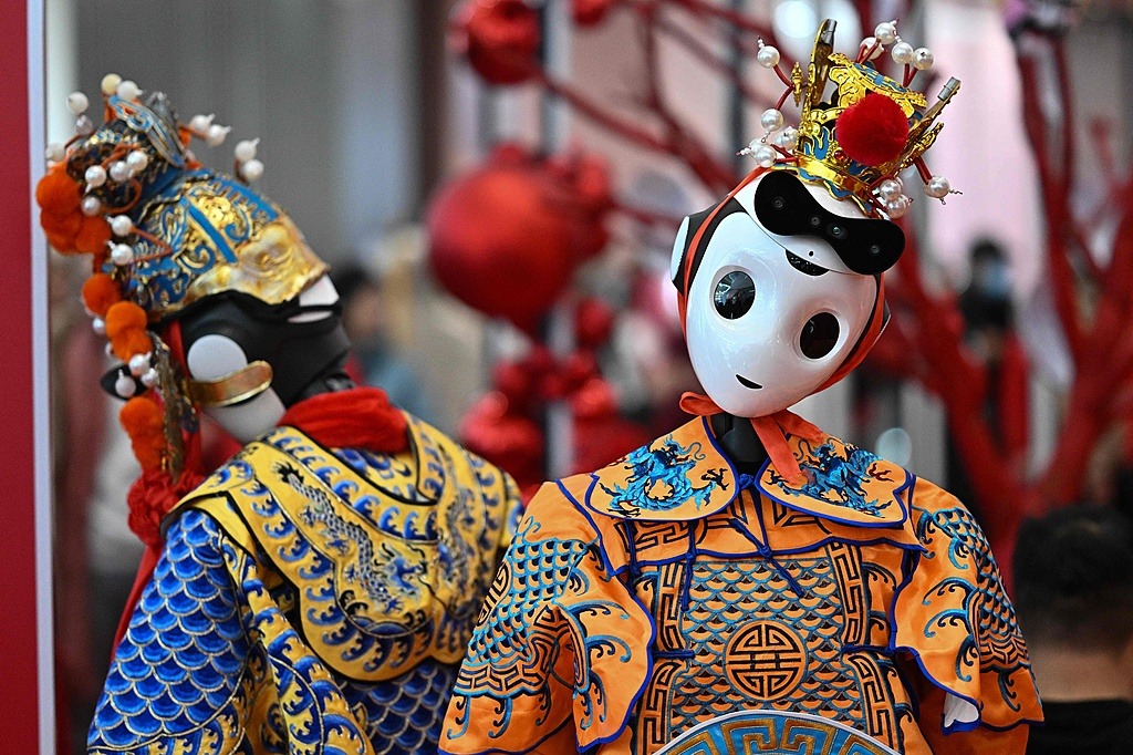 China experiences Spring Festival cultural and tourism boom