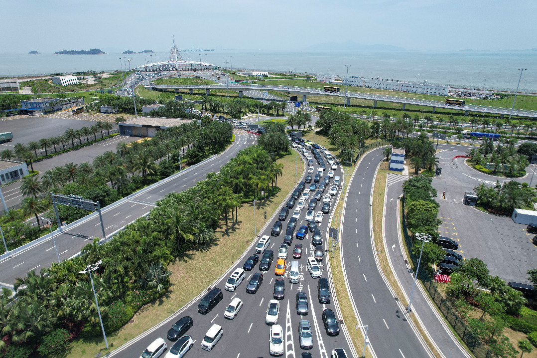 Hong Kong-Zhuhai-Macao Bridge sees record daily passenger trips
