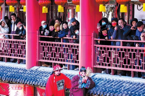 Domestic tourist attractions big draw during 8-day break