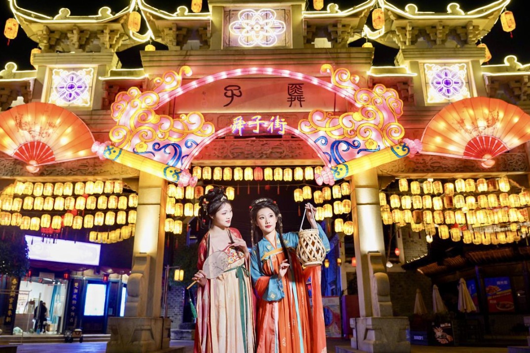 Changsha's Tongguan Kiln puts on Chinese New Year extravaganza