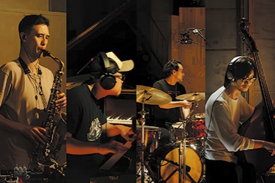 Red Hand gets in Touch with the world