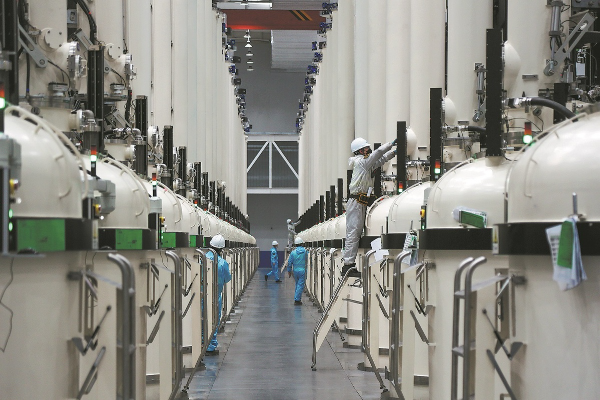 China establishes over 30,000 smart factories: ministry